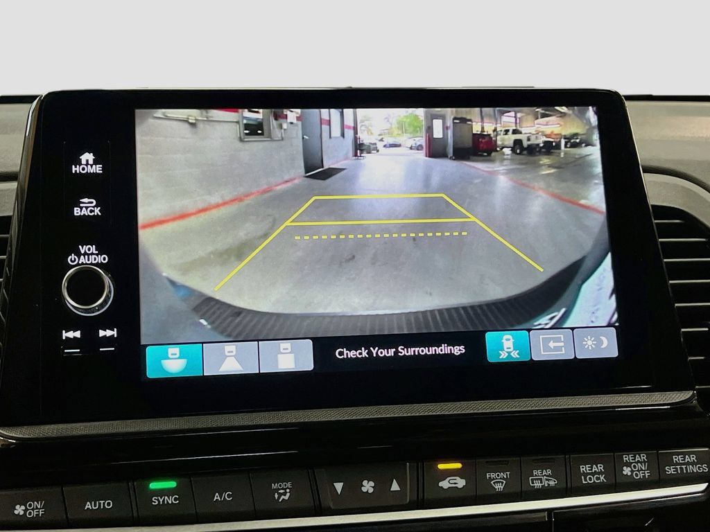 Used 2025 Honda Odyssey Touring image 14