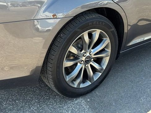 Used 2014 Chrysler 300 S AWD/4WD image 38