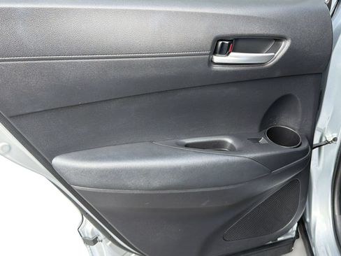 Used 2023 Toyota Corolla Cross XLE FWD image 31