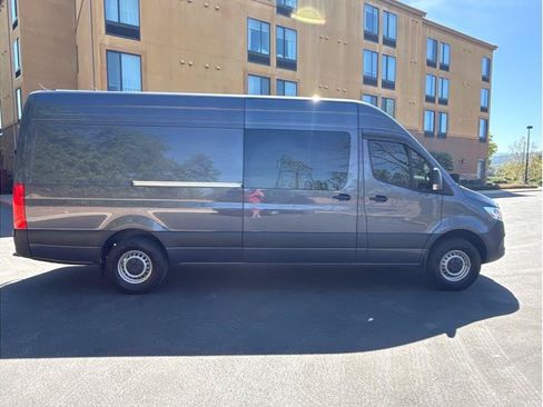 Used 2024 Mercedes-Benz Sprinter 2500 image 6