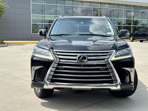 Used 2017 Lexus LX 570 4WD w/ Luxury Package image 4