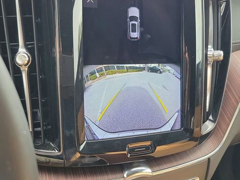 Used 2023 Volvo XC60 B5 Ultimate w/ Protection Package Premier image 32