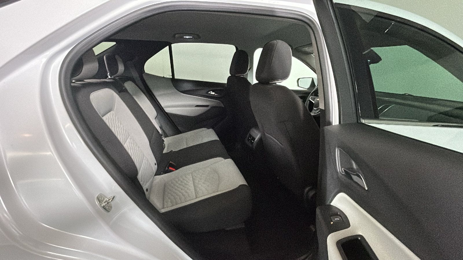 Used 2019 Chevrolet Equinox LT w/ Driver Convenience Package FWD image 35