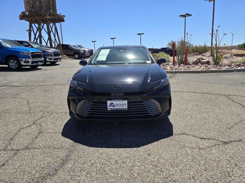 Used 2025 Toyota Camry XLE FWD image 2