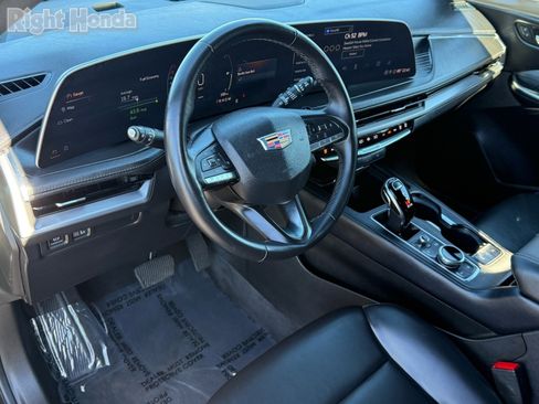 Used 2025 Cadillac XT4 Premium Luxury image 11