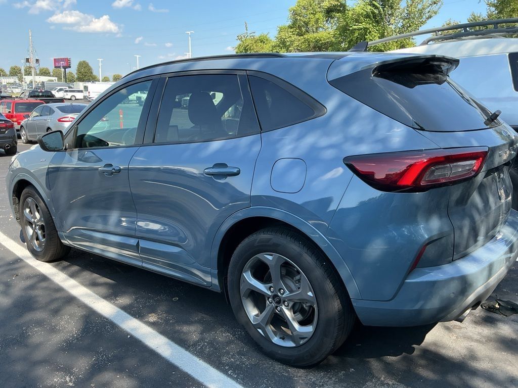 Used 2024 Ford Escape ST-Line w/ Tech Pack #1 FWD image 6