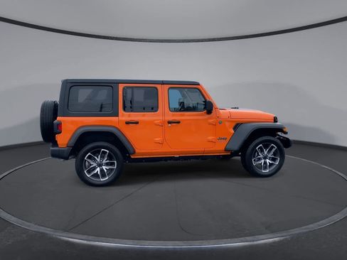Used 2025 Jeep Wrangler Sport S w/ Convenience Group image 9