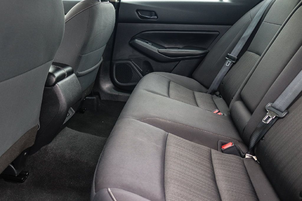 Used 2024 Nissan Altima 2.5 SV FWD image 18