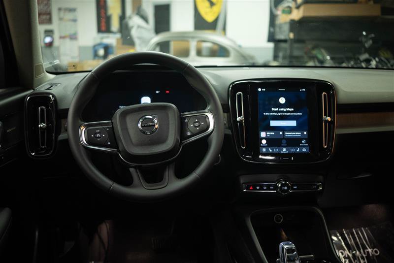 Used 2023 Volvo XC40 B4 Ultimate FWD image 19