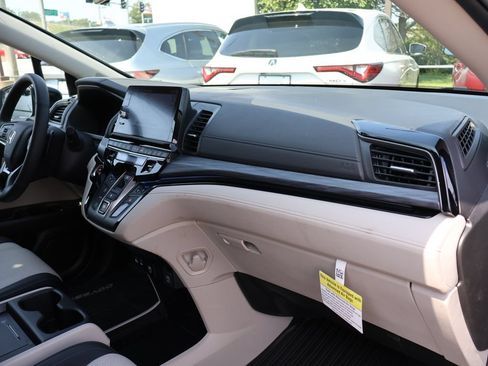 Certified 2026 Honda Odyssey Elite image 9