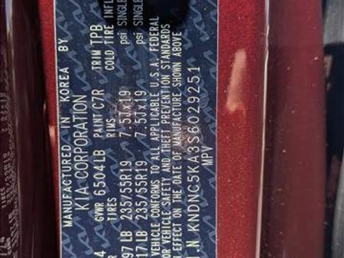 Used 2025 Kia Carnival EX FWD image 23