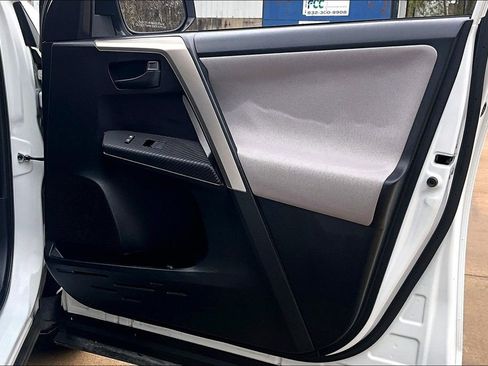 Used 2015 Toyota RAV4 LE image 24