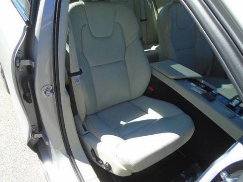 Used 2025 Volvo S60 B5 Core image 11