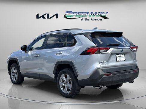 Used 2022 Toyota RAV4 XLE w/ Convenience Package AWD/4WD image 5