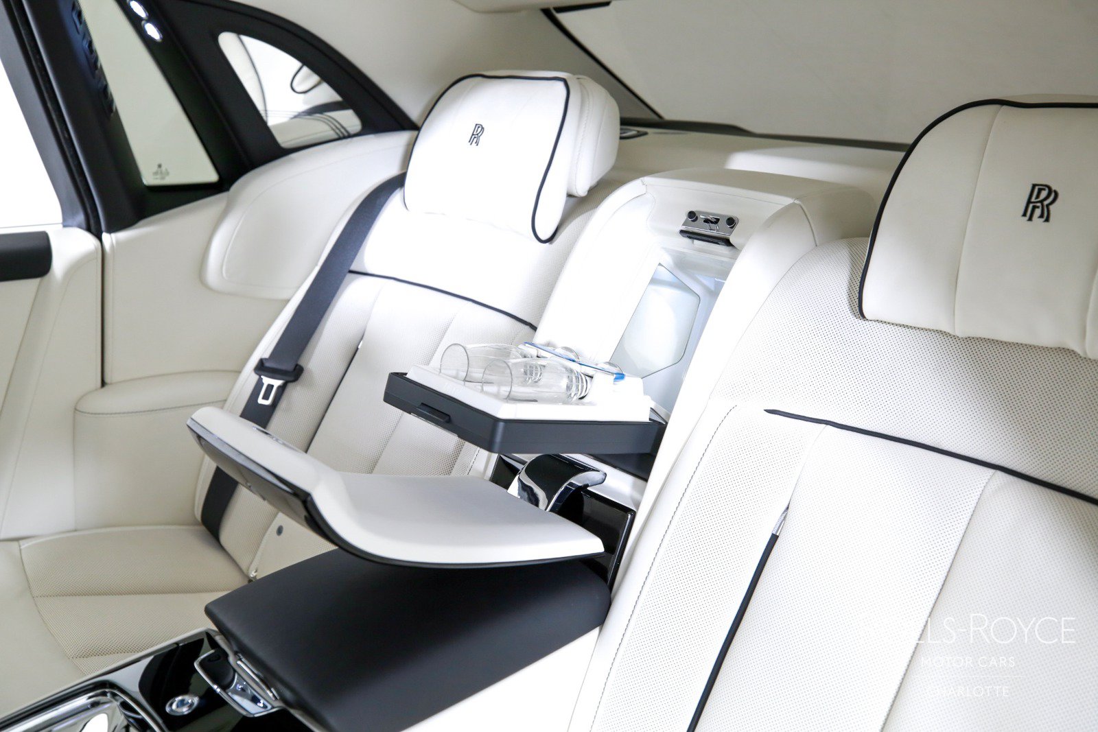 Certified 2024 Rolls-Royce Phantom Sedan RWD image 22