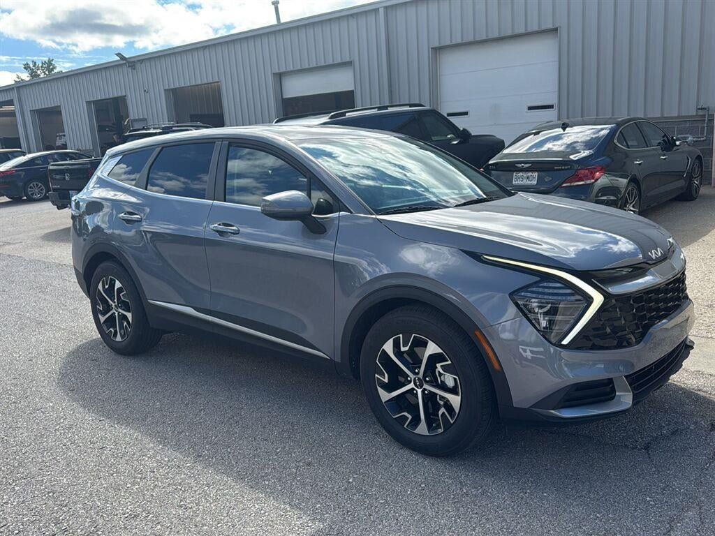 Used 2024 Kia Sportage EX FWD image 1