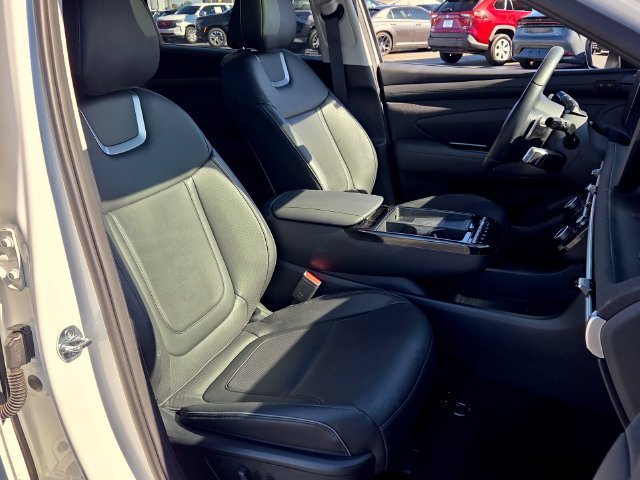 Used 2026 Hyundai Tucson Limited FWD image 16