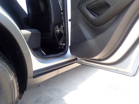 Used 2019 Chevrolet Trax LS FWD image 30