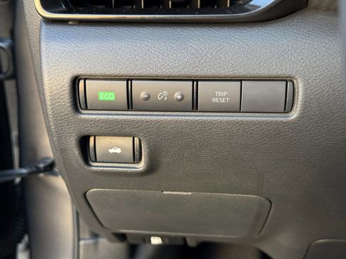 Used 2022 Nissan Sentra SV w/ All-Weather Package FWD image 16