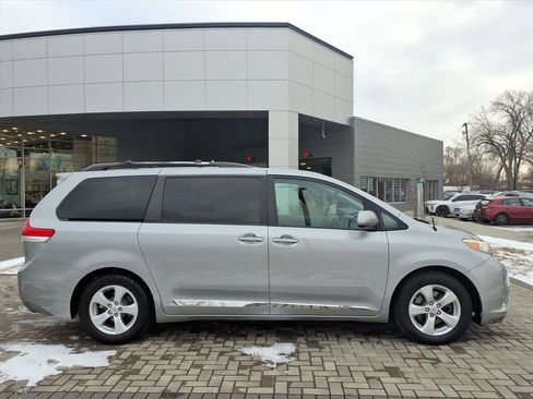 Used 2013 Toyota Sienna LE image 8