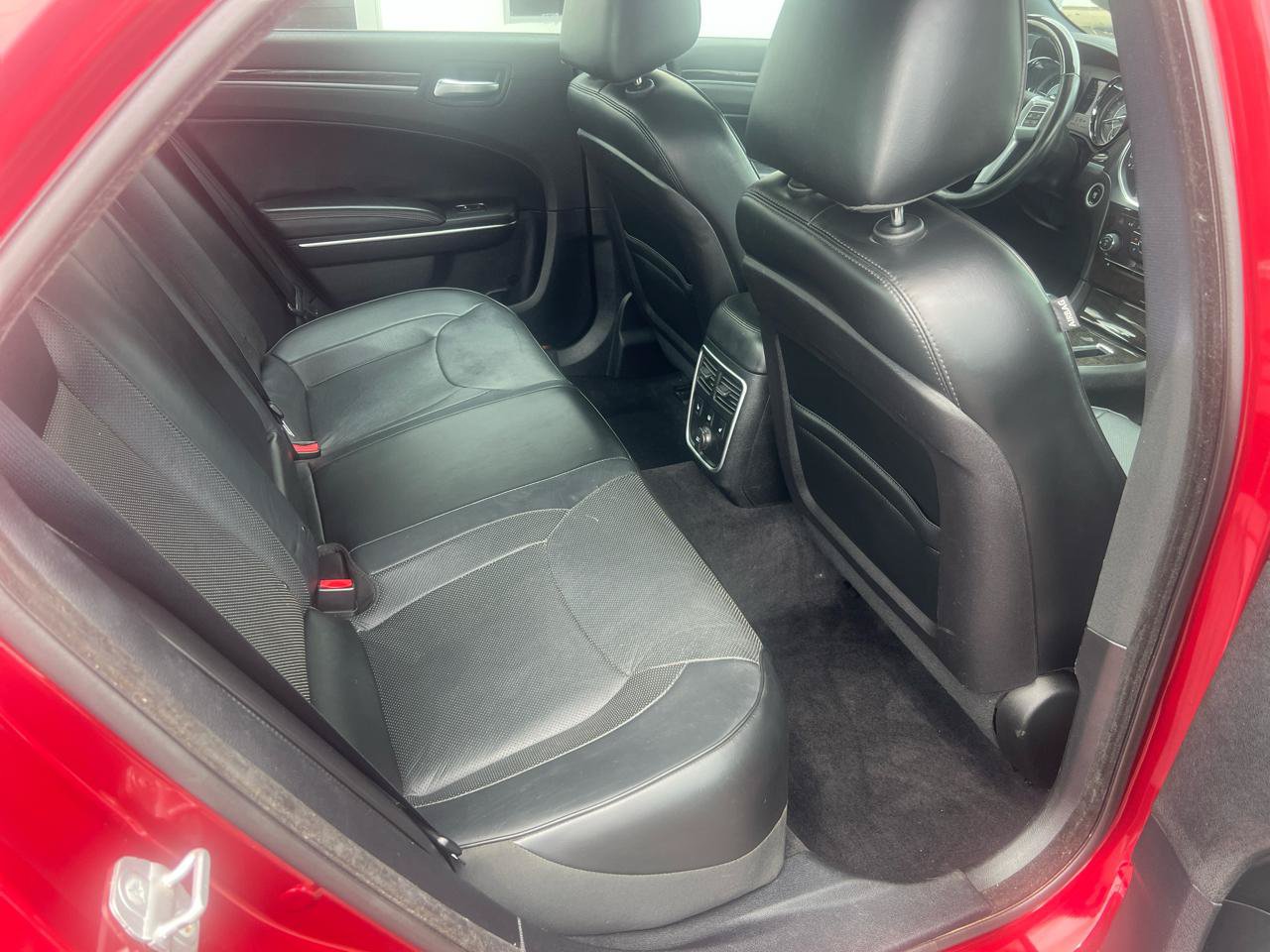 Used 2014 Chrysler 300 C RWD image 12
