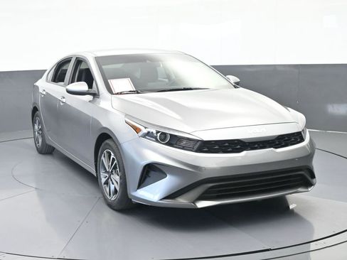 Used 2023 Kia Forte LXS image 9