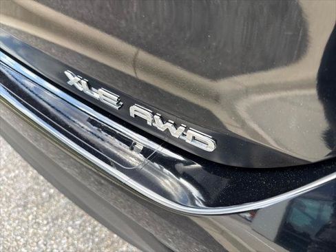 Used 2024 Toyota Highlander XLE AWD/4WD image 8