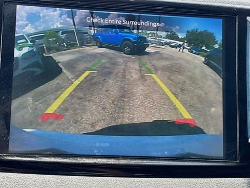 Used 2023 Chrysler Pacifica Touring-L FWD image 13