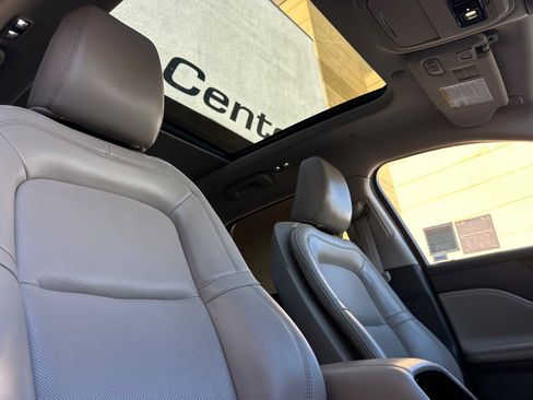 Used 2021 Lincoln Corsair Reserve w/ Rear Removable Package Tray image 16