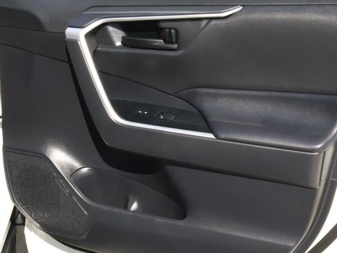 Used 2019 Toyota RAV4 LE image 16
