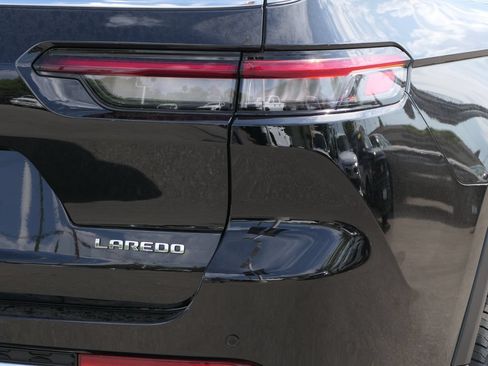 Used 2023 Jeep Grand Cherokee L Laredo AWD/4WD image 4