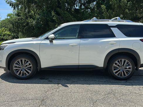 Certified 2024 Nissan Pathfinder SL w/ SL Premium Package AWD/4WD image 28