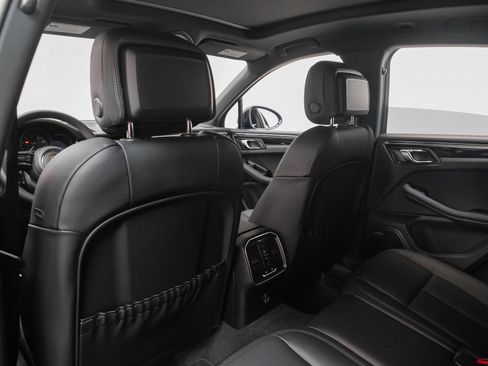 Used 2025 Porsche Macan image 33