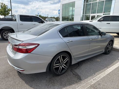 Used 2017 Honda Accord Sport Special Edition image 18