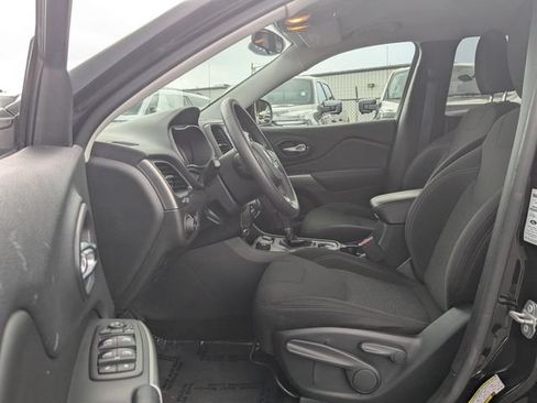 Used 2019 Jeep Cherokee Latitude w/ Popular Appearance Group AWD/4WD image 19
