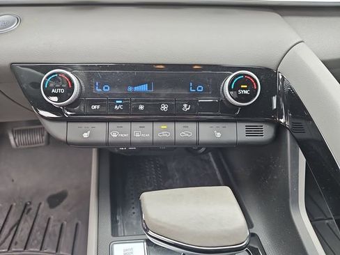 Used 2022 Hyundai Elantra SEL w/ Convenience Package FWD image 28