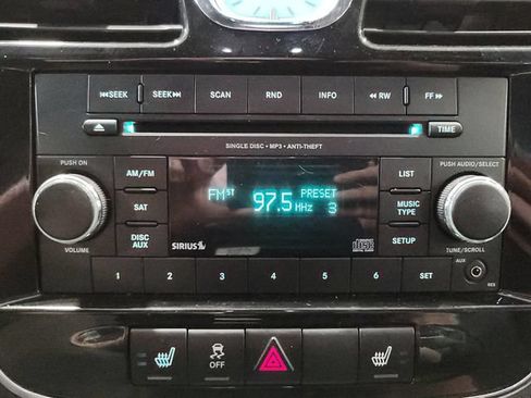 Used 2013 Chrysler 200 Limited FWD image 3