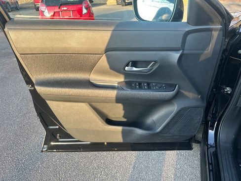 New 2026 Nissan Kicks SV image 10