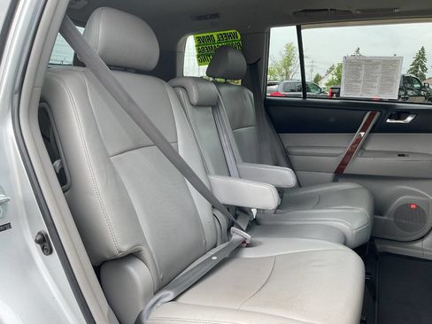 Used 2012 Toyota Highlander Limited w/ Tow Pkg AWD/4WD image 36