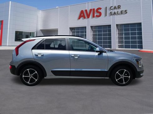 Used 2025 Kia Niro LX FWD image 5
