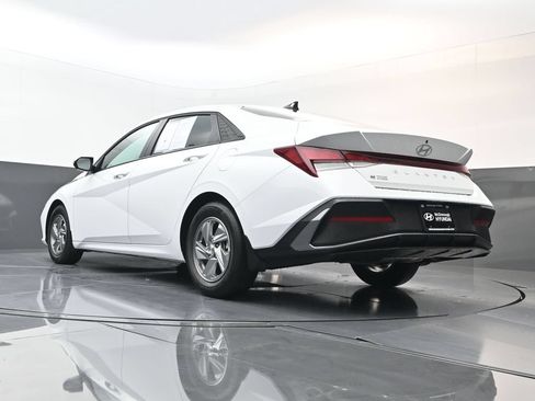 Certified 2026 Hyundai Elantra SE FWD image 26