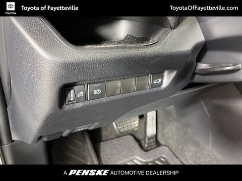 Used 2020 Toyota RAV4 XLE image 28