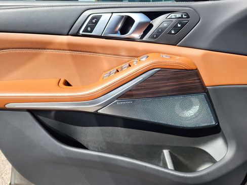 Used 2025 BMW X7 M60i image 38