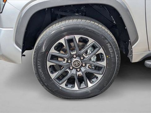Used 2024 Toyota Tundra Limited AWD/4WD image 22