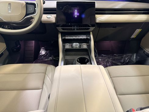 New 2026 Lincoln Nautilus Premier image 22