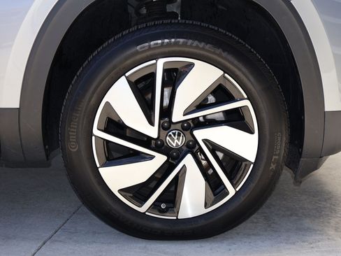 Used 2024 Volkswagen Atlas SEL AWD/4WD image 33