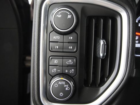 Used 2019 Chevrolet Silverado 1500 LT Trail Boss w/ Convenience Package AWD/4WD image 17