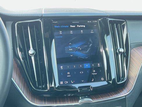 Certified 2023 Volvo XC60 B5 Ultimate w/ Protection Package Premier image 21