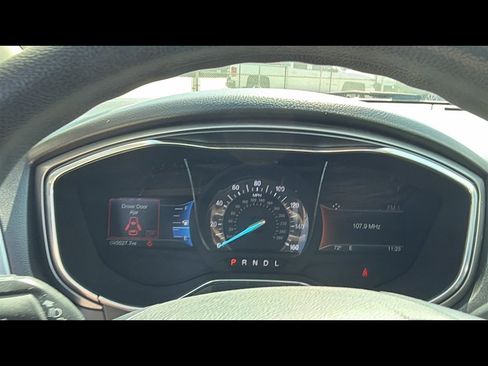 Used 2017 Ford Fusion SE w/ Fusion SE Technology Package FWD image 14
