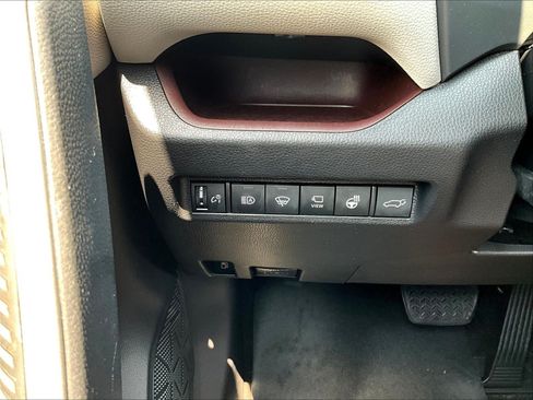 Used 2019 Toyota RAV4 Limited AWD/4WD image 36